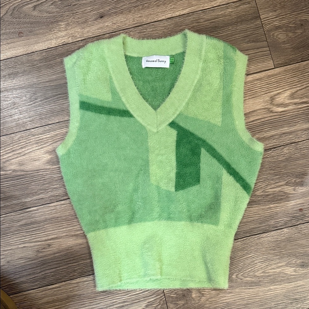 House of sunny
Green Geometric Knit Vest
